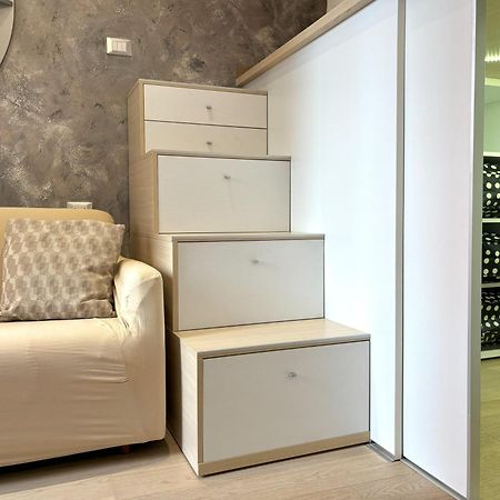 Red Velvet Apartment Trieste Bagian luar foto