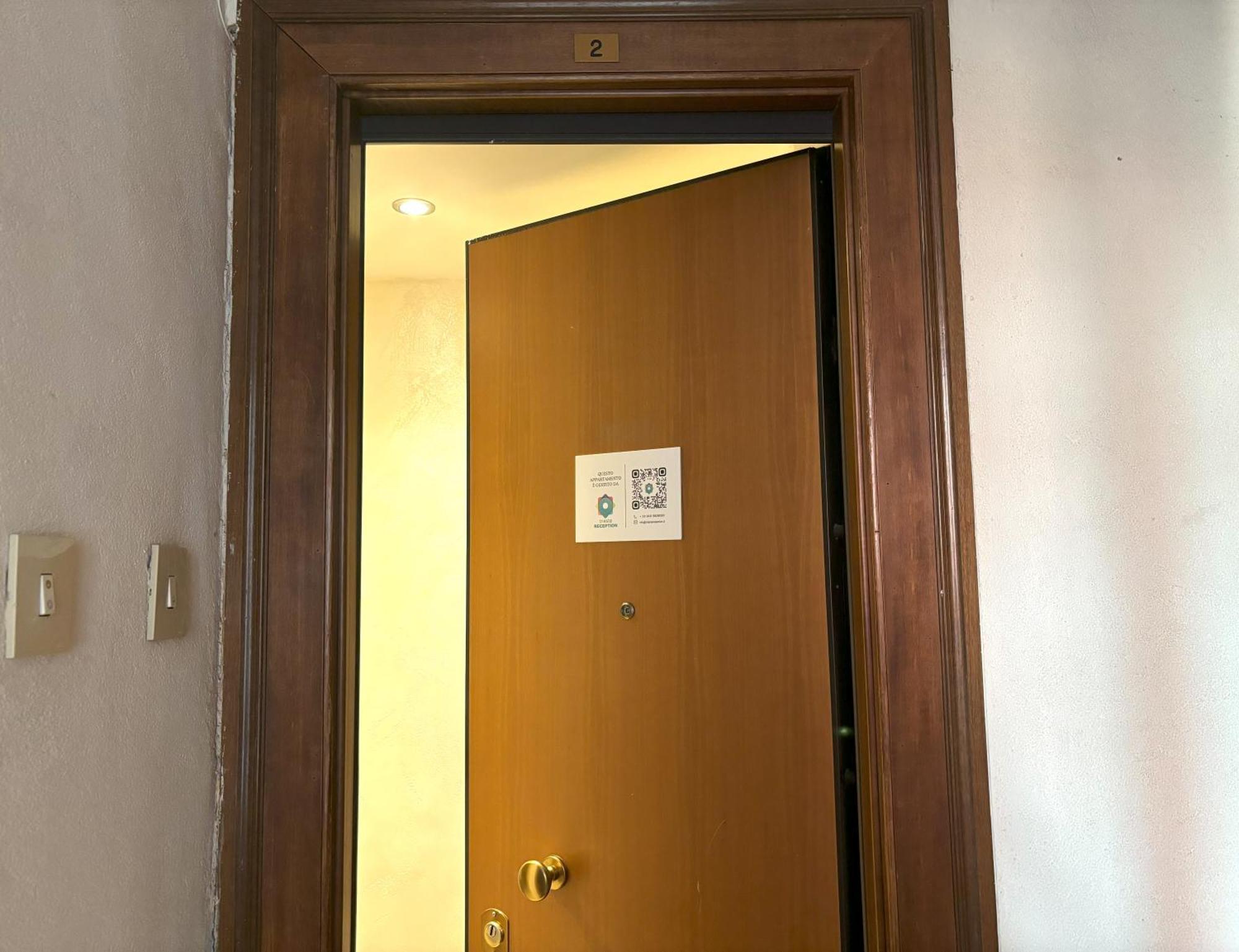 Red Velvet Apartment Trieste Bagian luar foto