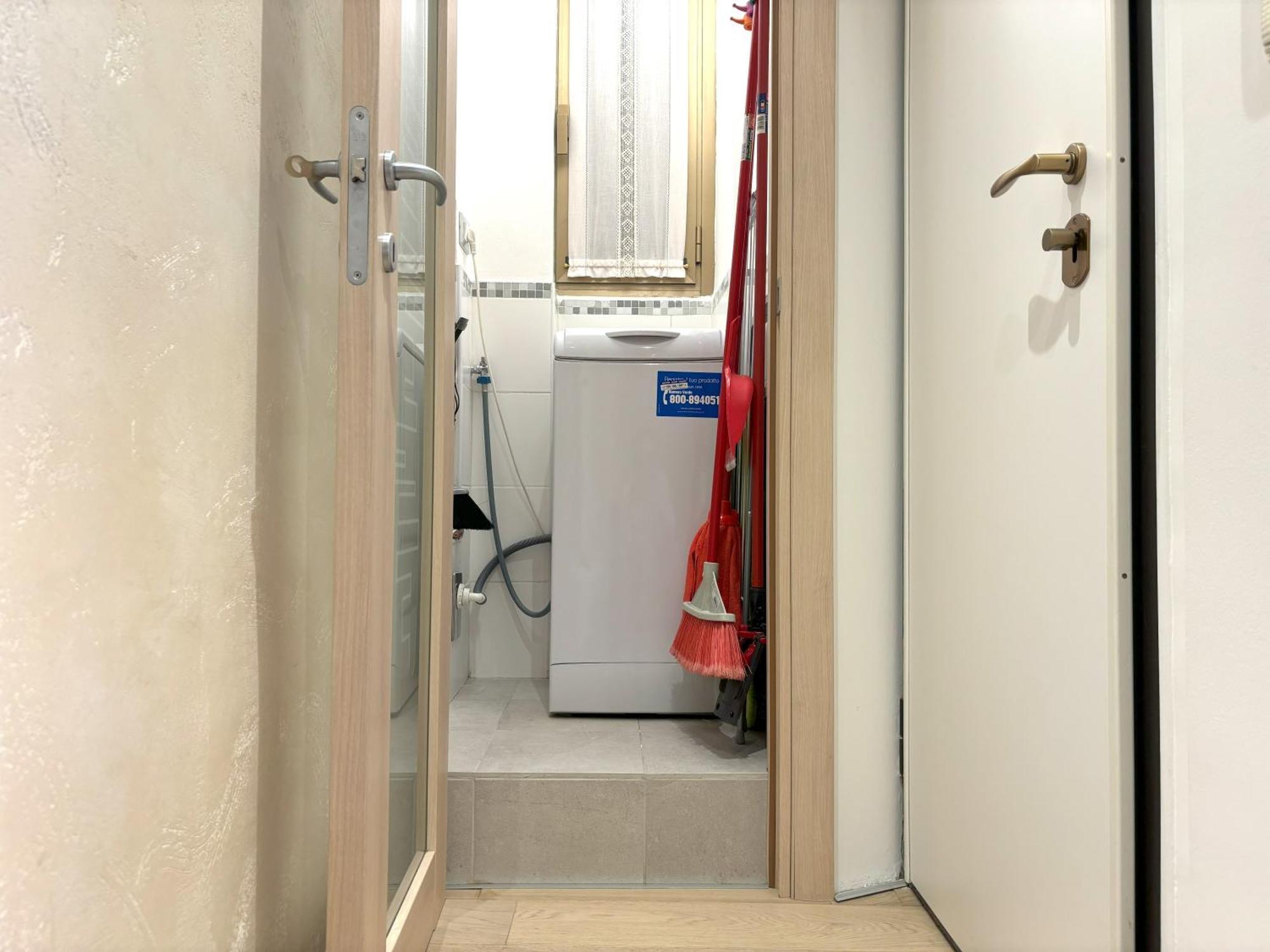 Red Velvet Apartment Trieste Bagian luar foto