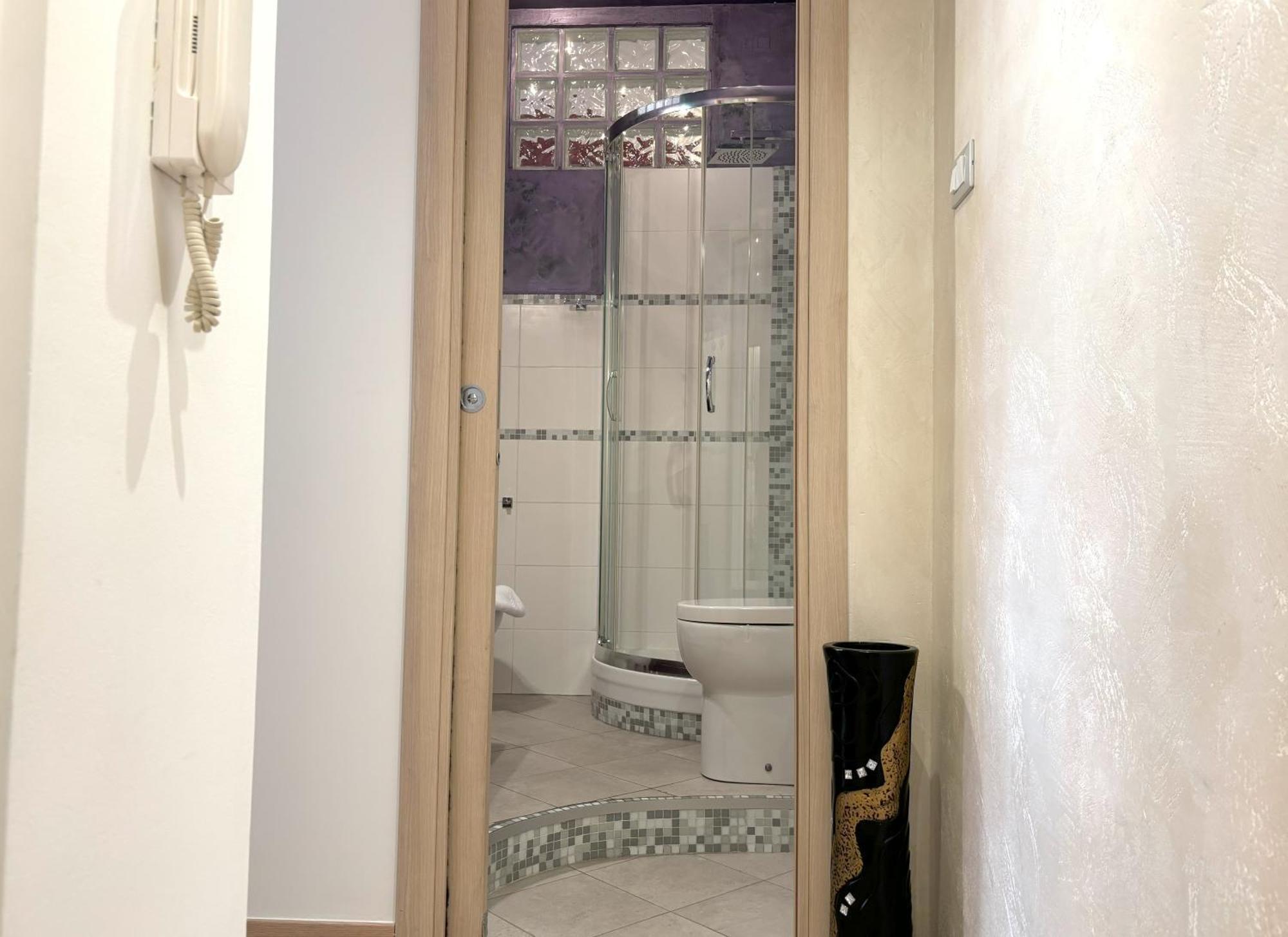 Red Velvet Apartment Trieste Bagian luar foto