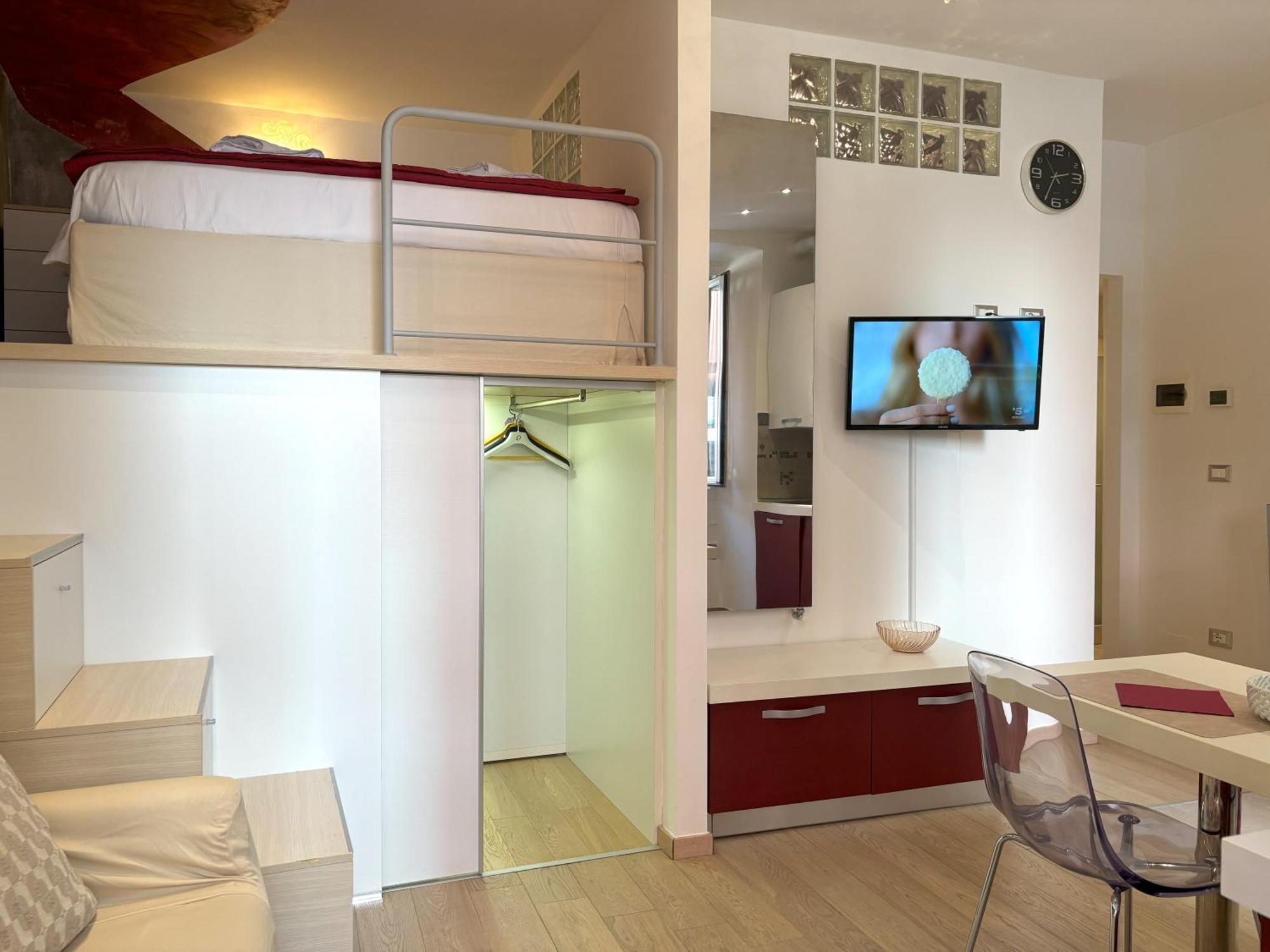 Red Velvet Apartment Trieste Bagian luar foto