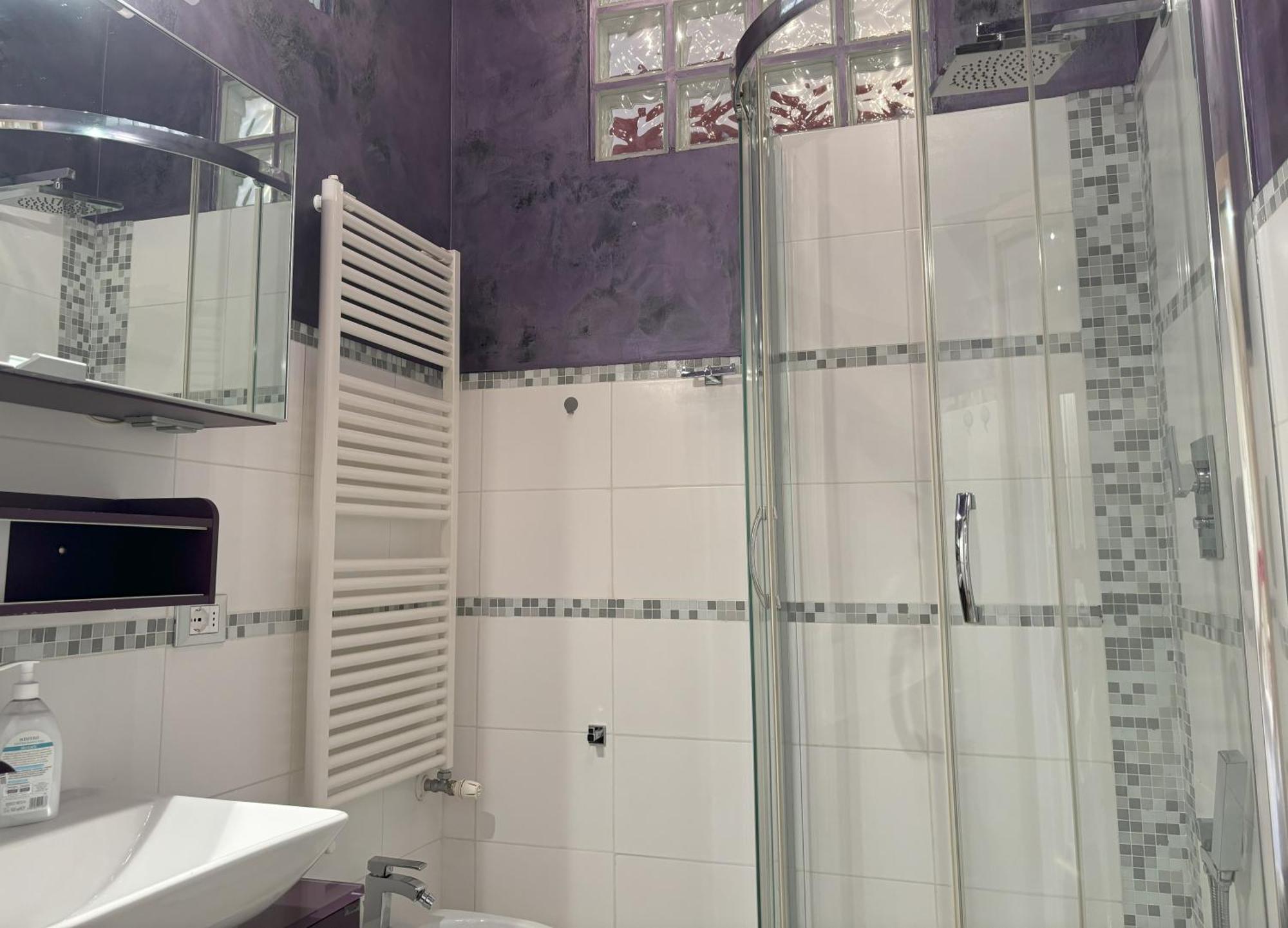 Red Velvet Apartment Trieste Bagian luar foto