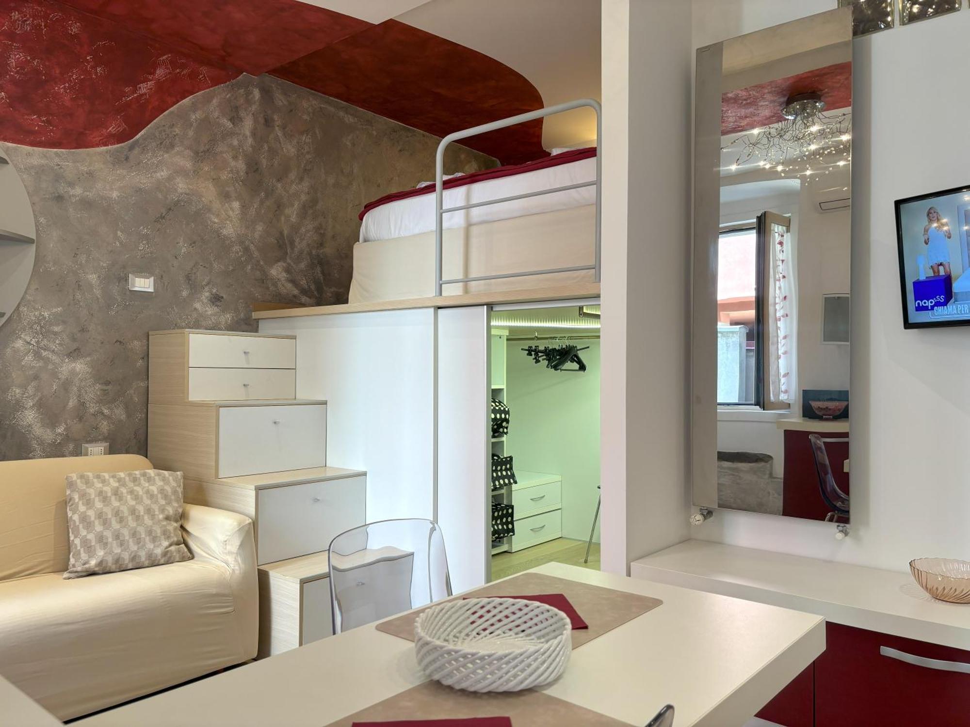 Red Velvet Apartment Trieste Bagian luar foto